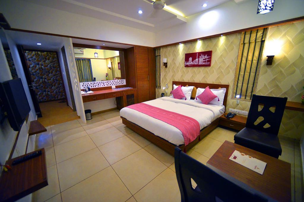 The Grand Imperial Hotel Morbi エクステリア 写真