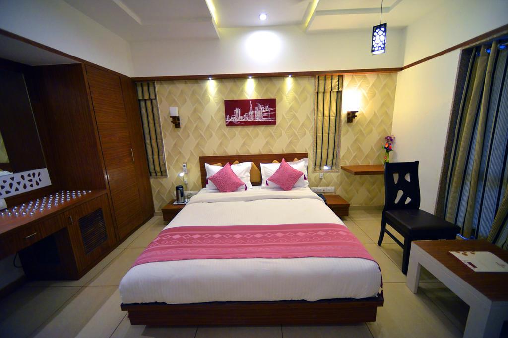 The Grand Imperial Hotel Morbi エクステリア 写真